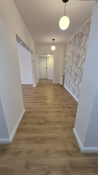 Decebal, Piata Muncii, Bucuresti