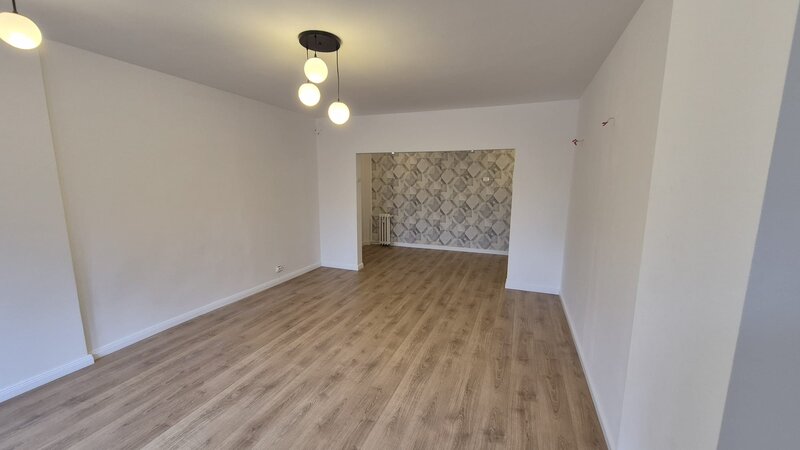 Decebal, Piata Muncii, Bucuresti