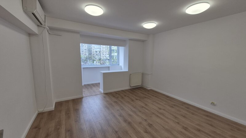 Decebal, Piata Muncii, Bucuresti