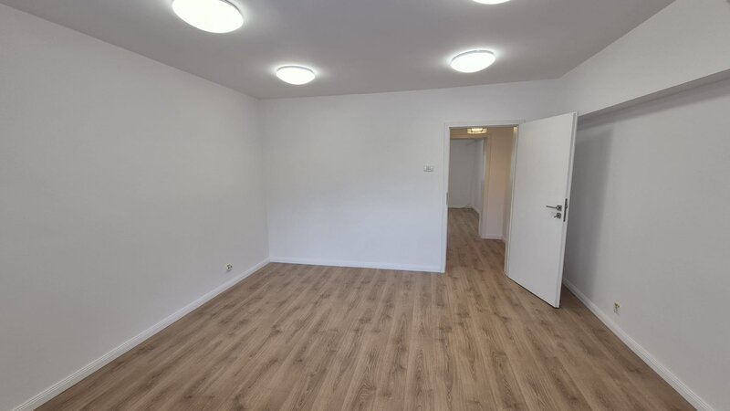 Decebal, Piata Muncii, Bucuresti