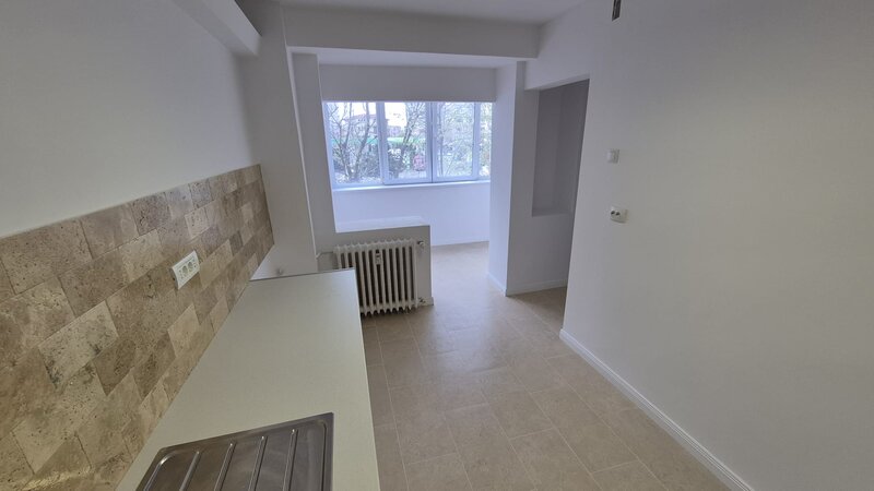 Decebal, Piata Muncii, Bucuresti